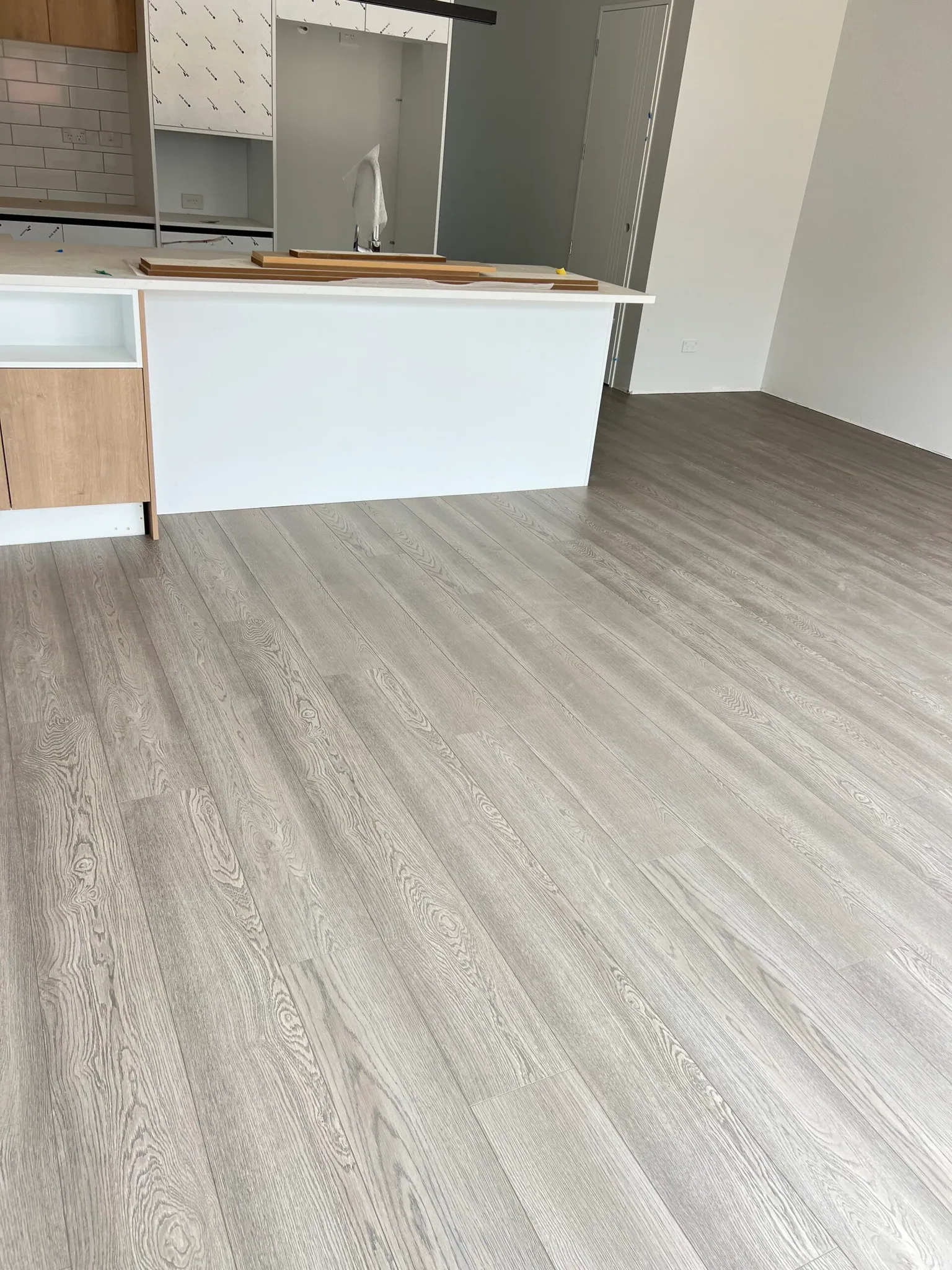 PK7092WP-Silver Sand Oak view 4