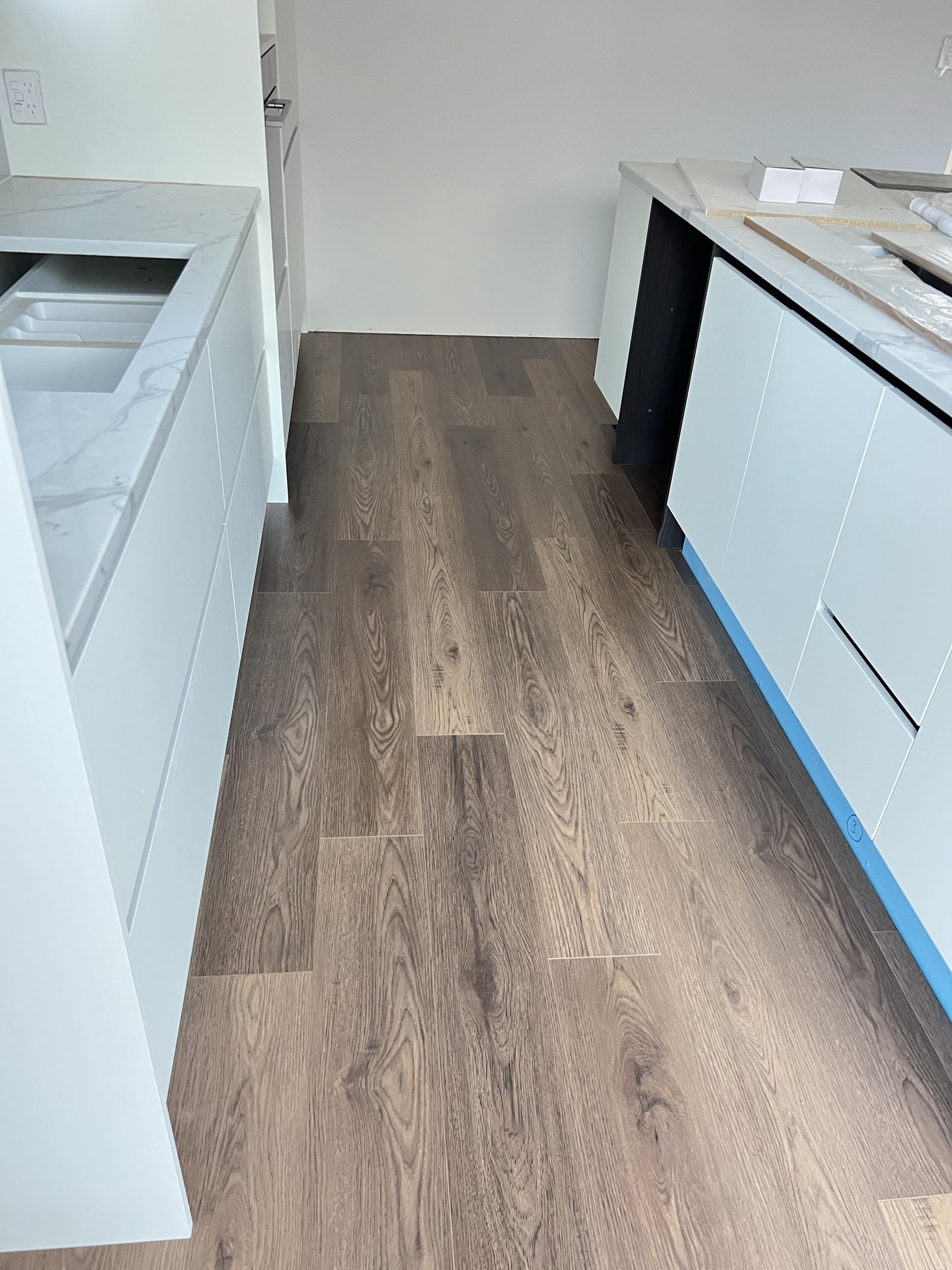 82982e13794183d72b695e1f63215fb 82982e13794183d72b695e1f63215fb Bring a touch of classic sophistication to your home with <strong>English Walnut Oak</strong>. Its rich walnut tones and detailed grain pattern exude elegance, making it a standout option for both traditional and contemporary designs. Designed with <strong>water-resistant flooring</strong> technology, it provides excellent protection against spills and moisture. Perfect for creating warm and inviting spaces, English Walnut Oak is a durable and stylish choice for <strong>laminate wood flooring</strong> enthusiasts.